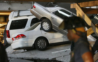 Illustration for article titled Atlanta Parking Garage Collapse Carnage Mega-Gallery